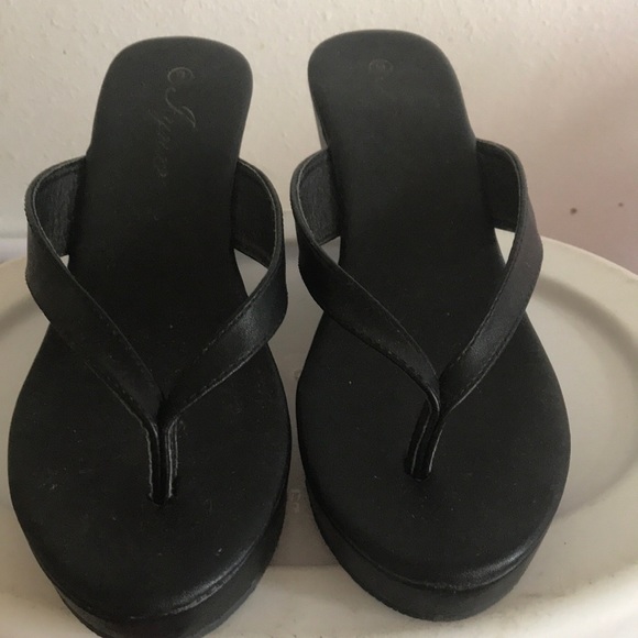 Tyna wedge - Picture 1 of 3